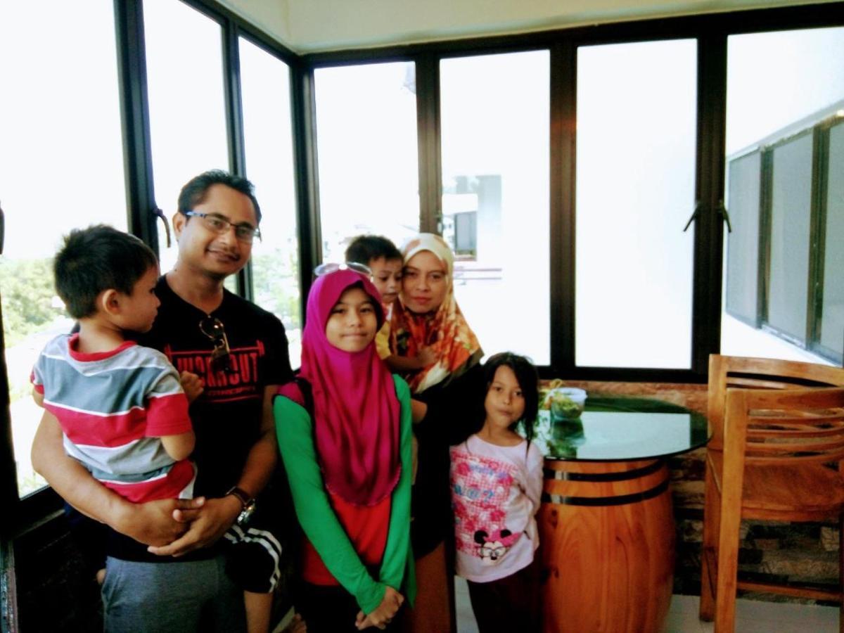 Agoda C View @ Sri Sayang Beach Resort Batu Feringgi Luaran gambar