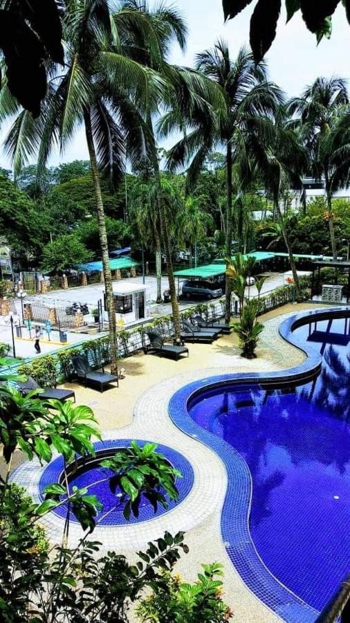 Agoda C View @ Sri Sayang Beach Resort Batu Feringgi Luaran gambar