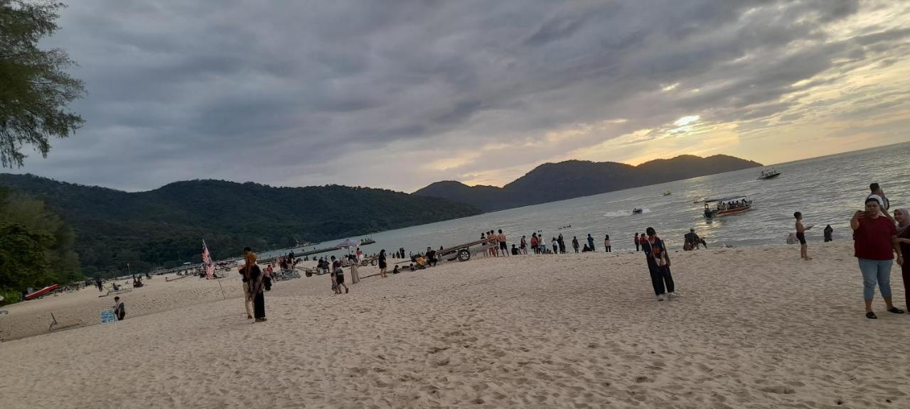 Agoda C View @ Sri Sayang Beach Resort Batu Feringgi Luaran gambar