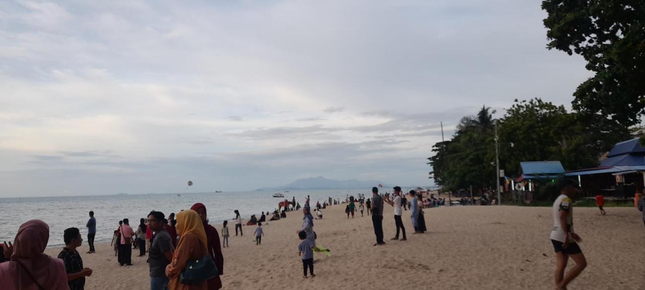 Agoda C View @ Sri Sayang Beach Resort Batu Feringgi Luaran gambar