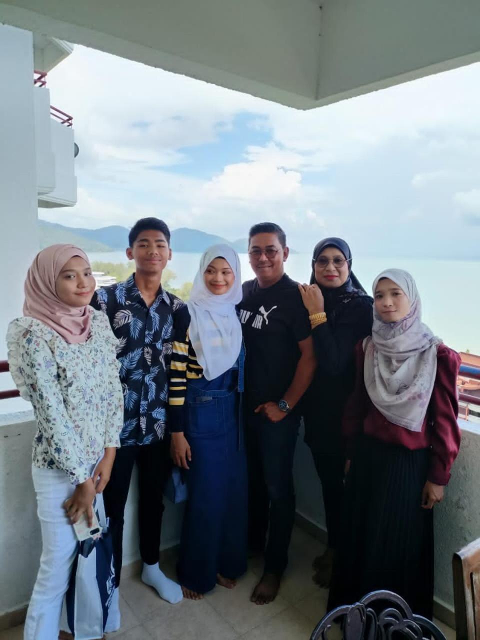 Agoda C View @ Sri Sayang Beach Resort Batu Feringgi Luaran gambar